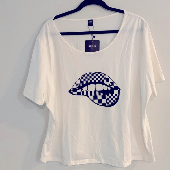 Super Cute “lip Biting “ Top Fit + 30 = 5X see size chart. - Picture 1 of 11